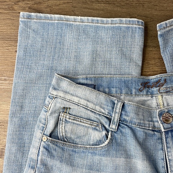 Foster Jeans Co Women’s High Rise Light Wash Boot Cut Jeans, size 12 - Picture 6 of 13